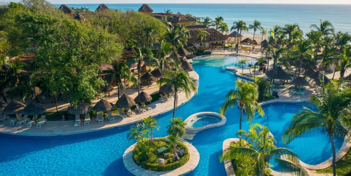 Resort con albercas en la Riviera Maya